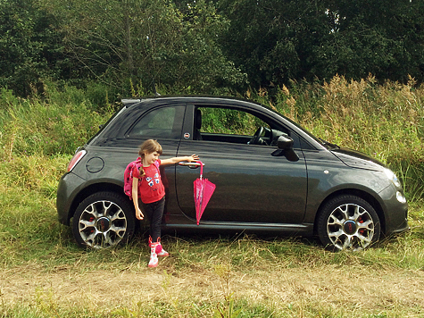 В техническом плане фейслифтинговая версия FIAT 500 мало чем отличается от предшествующей. Хотя производитель и заявляет, что внес в конструкцию 1800 инновационных изменений.