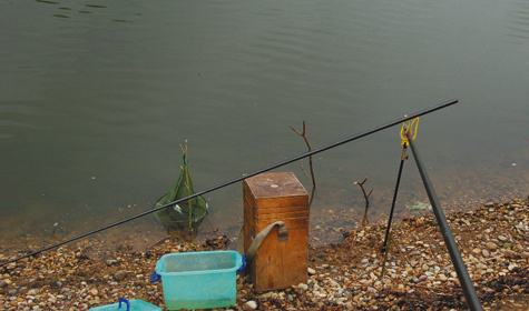 Правильно оборудованное место помогает в рыбалке Фото автора
