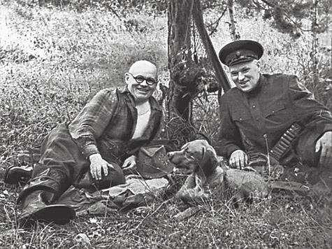 Изображение К.К. Рокоссовский и генерал-лейтенант К.Ф. Телегин в Перяславском хозяйстве. Май 1964г. Фото из архива ВОО.