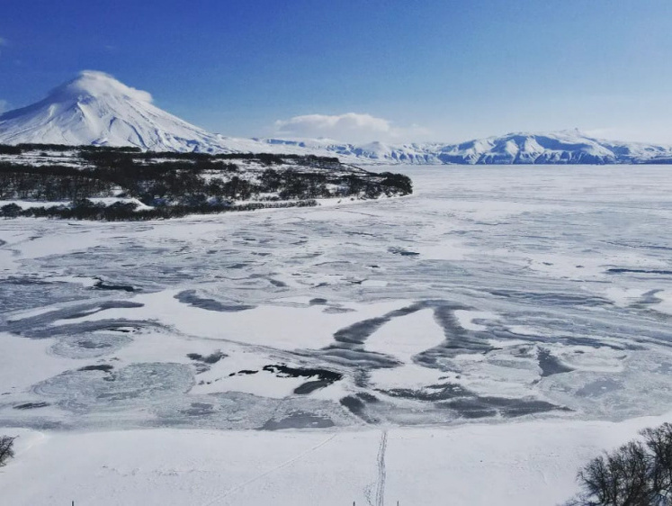 Изображение Курильское озеро замерзло впервые за четыре года
