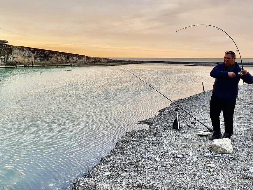 Изображение Устья сочинских рек очень популярны среди местных рыбаков. Фото: Шеляга Геннадия. 