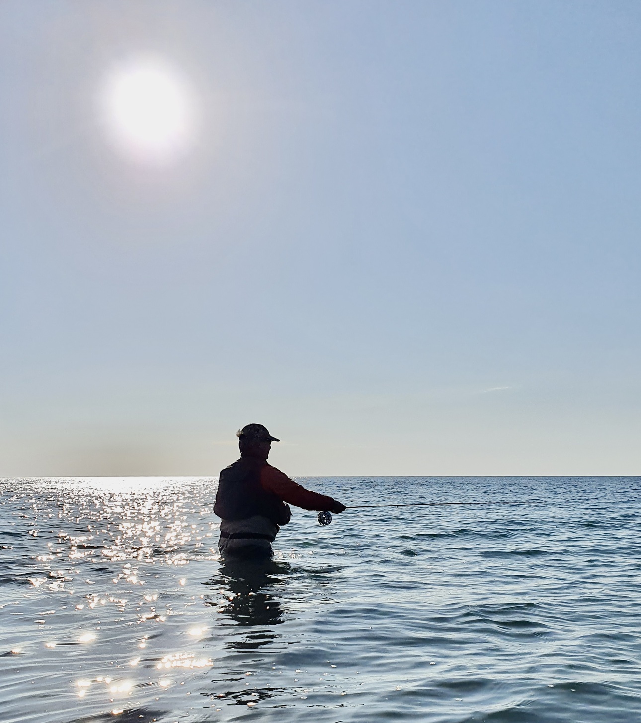 Изображение Вэйдерсная экипировка позволяет ловить взабродку в любое время года. Фото: Шеляга Геннадия. 
