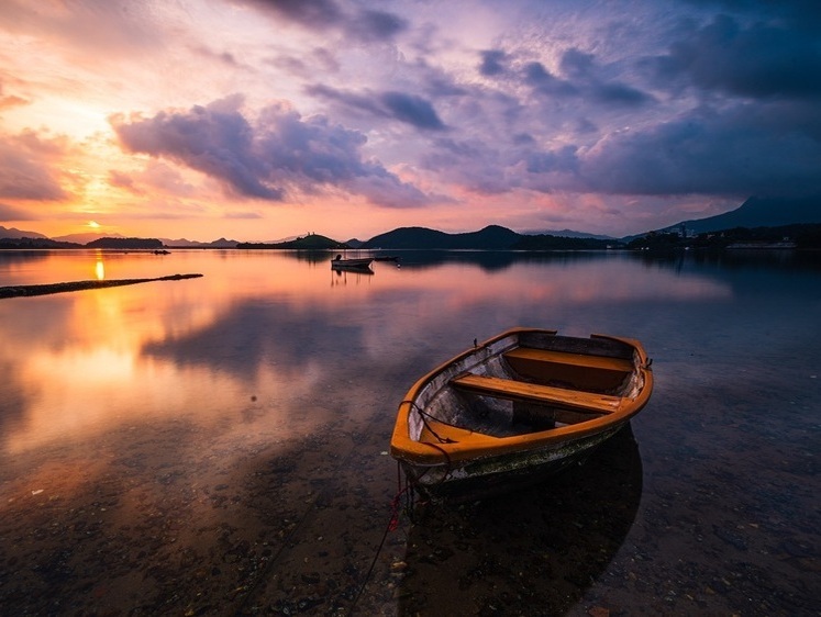 Изображение Под Архангельском рыбаки выпадают из лодок и стреляют сами в себя