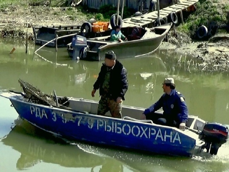 Изображение Браконьер утонул при осмотре поставленной сети 