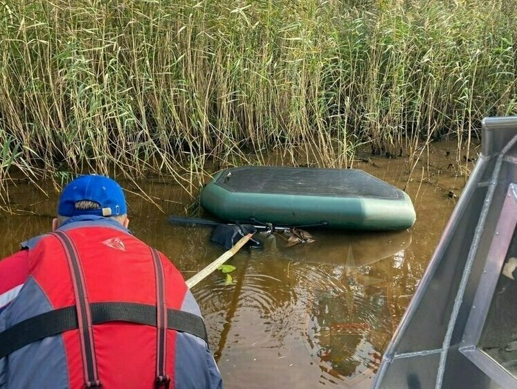 Изображение В Ленобласти спасатели извлекли из воды тело мужчины