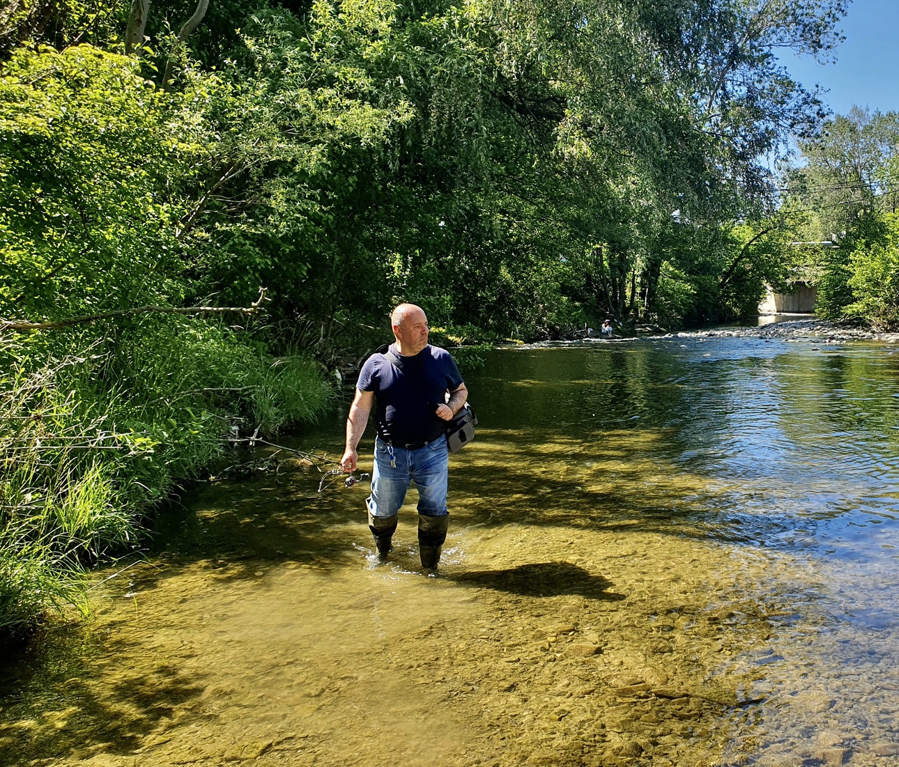 Изображение Бродить по небольшой горной реке со снастью в руке – это само по себе неописуемое удовольствие. Фото: Шеляга Геннадия. 