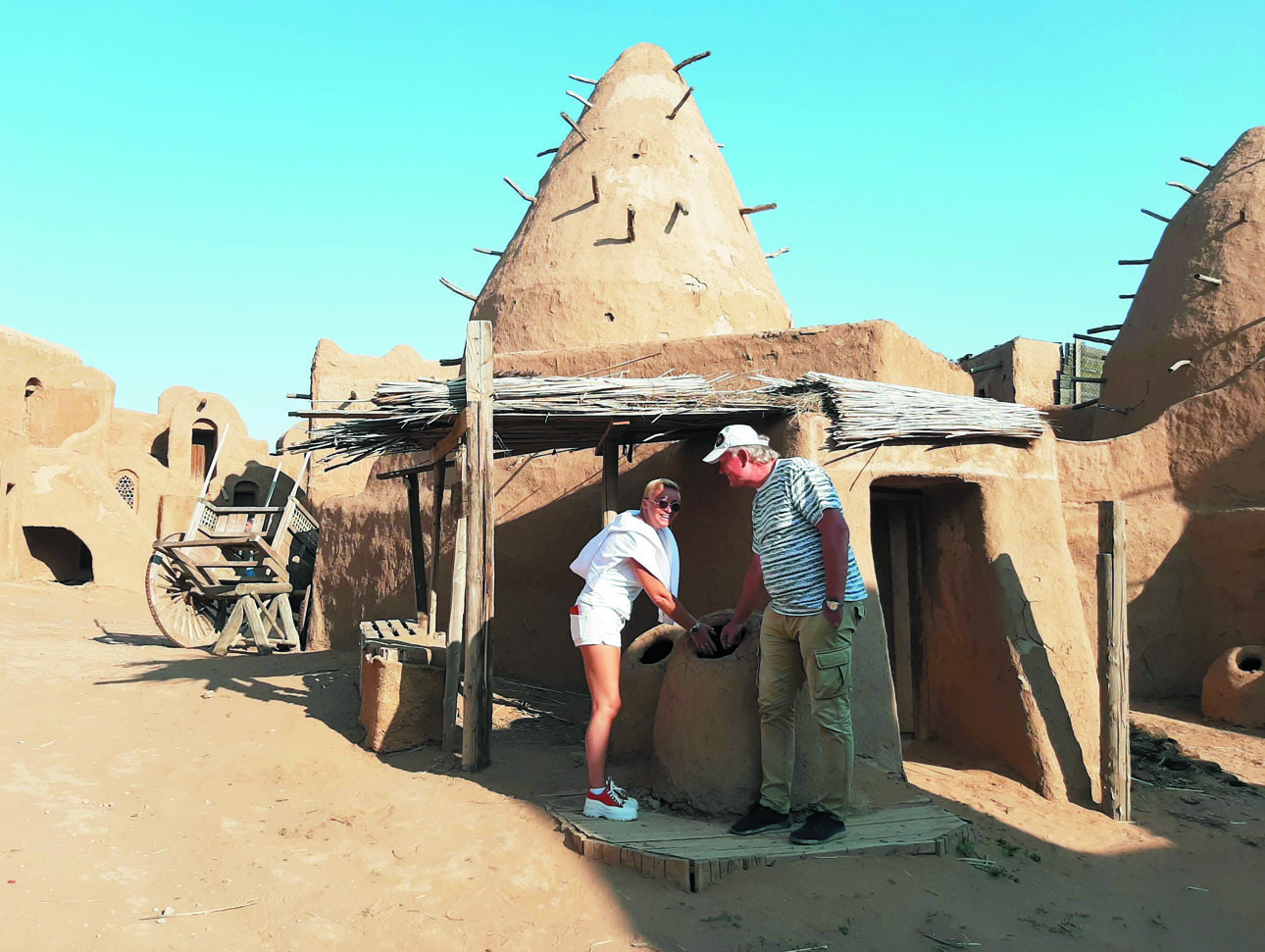 Изображение Друзья в городе Сарай-Бату. Съемочные павильоны стали туристическим местом.  Фото: Тоболь Евгении. 