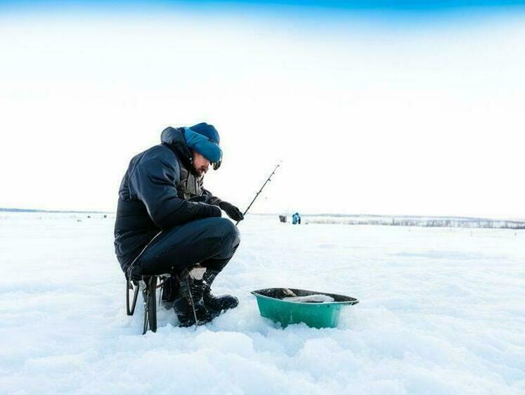 Изображение Спасатели рассказали, что должно входить в набор для подледного лова