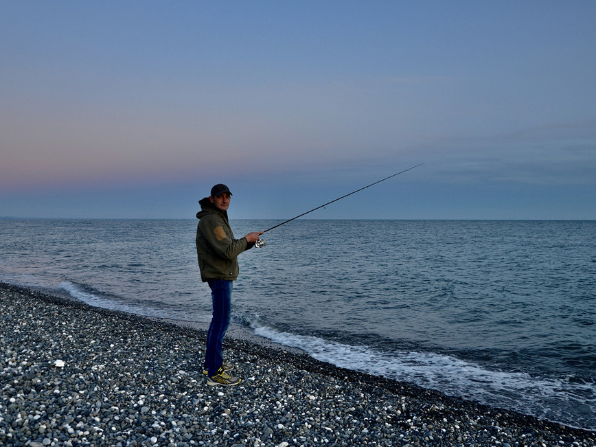 Изображение Ловля с берега всегда требует более дальних забросов. Фото: Шеляга Геннадия.