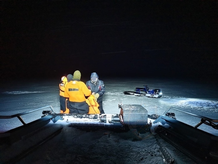 Изображение Рыбак застрял на Ладожском озере — потерял дорогу на берег