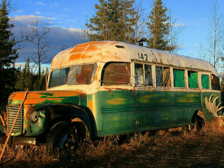 Легендарный охотничий автобус Аляски. История одного покойника