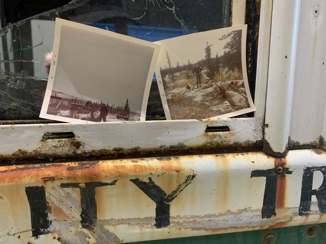 Изображение Фотографии семейной охоты Фрилов, сделанные в первоначальном месте стоянки автобуса на тропе. Фото: outdoorlife.com