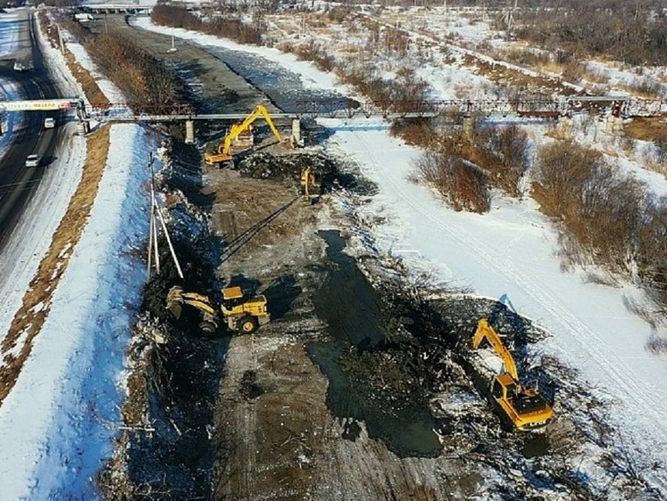 Изображение Приморские спасатели успешно расчищают русла рек