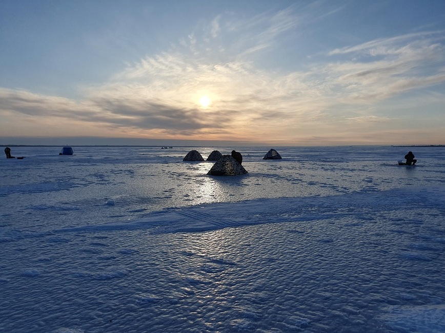Изображение Многие любят ловить в палатках и остаются на всю ночь. Фото: Коломийца Алексея.