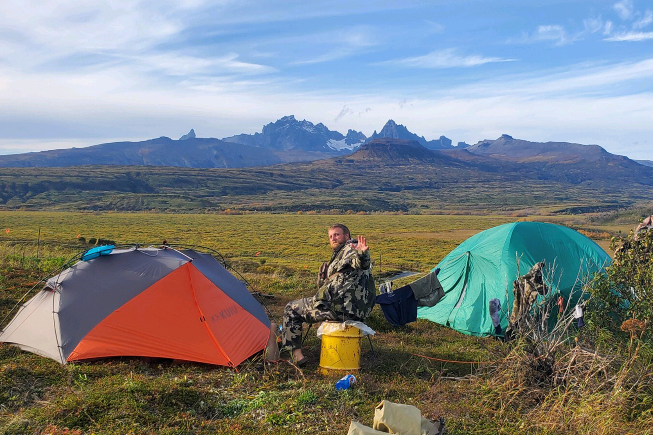 Изображение В лагере перед крушением. Фото: outdoorlife.com 