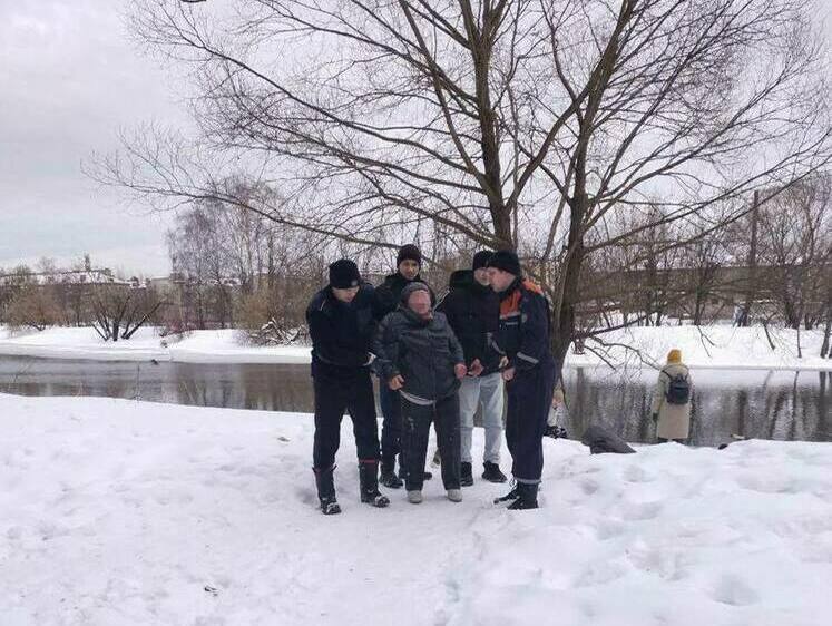 Изображение Рыбак спас тонущую женщину на Клязьме