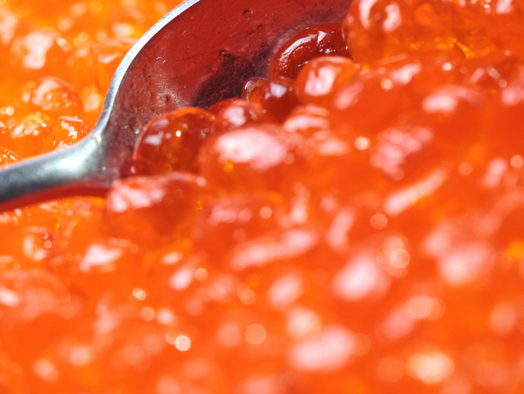 Изображение Жительницам Тулы предложили обертывание красной икрой