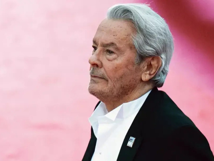 Изображение Актера Алена Делона проверят на предмет незаконного хранения оружия