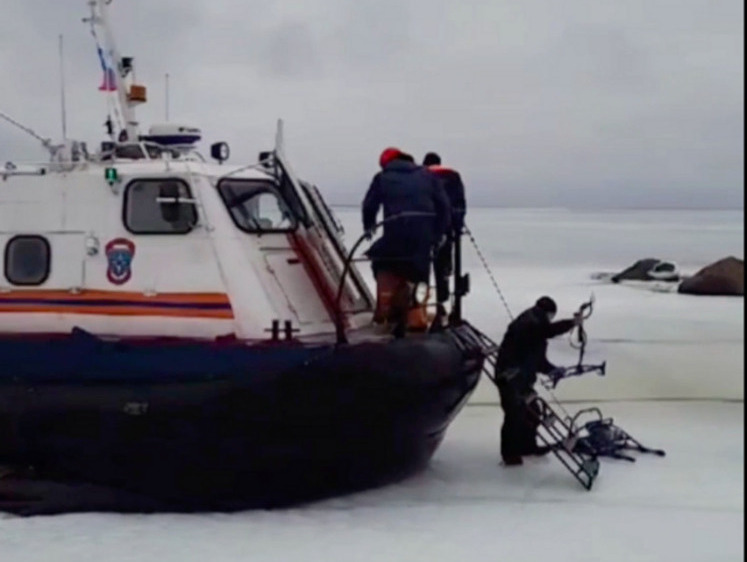 Изображение Под Выборгом на льдине чуть не уплыли сразу 15 рыбаков