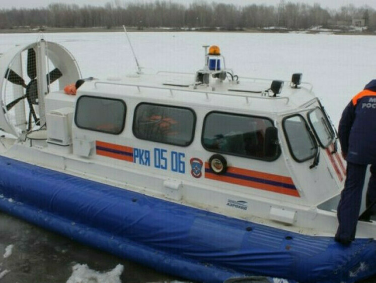 Изображение Дрейфующих на льдине ярославцев вернули на берег спасатели МЧС