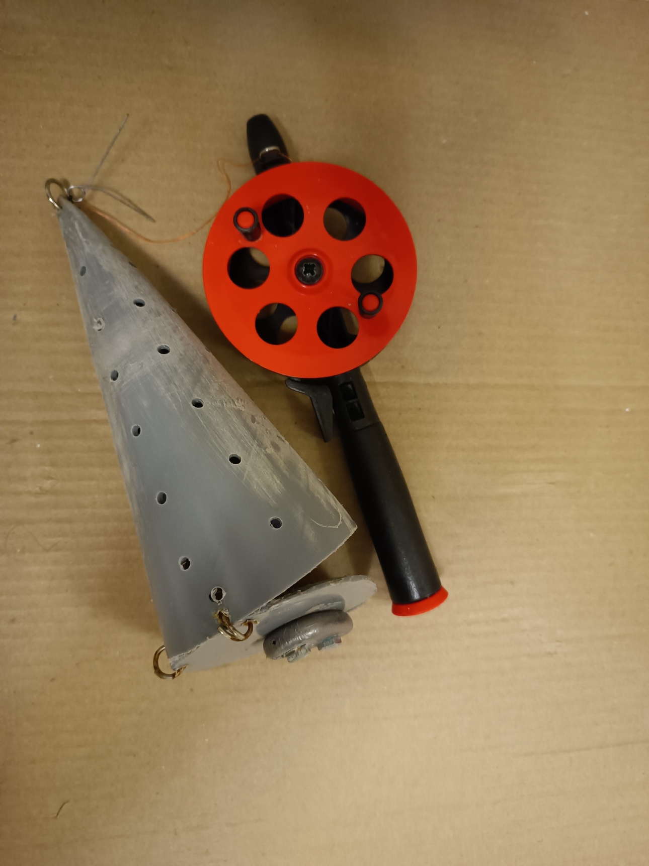 Изображение Удачный вариант исполнения самодельной кормушки. Фото: Трембицкого Алексея.