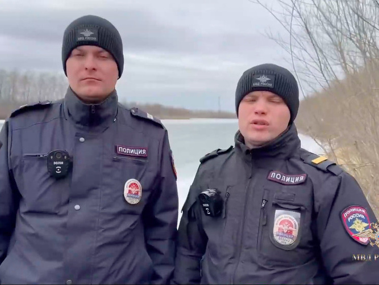 Я живой: томские полицейские вытащили из-подо льда рыбака (видео)