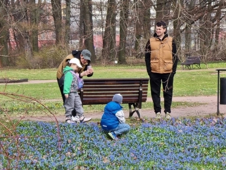 Изображение «Скажите спасибо, что не рвут»: как в Ботаническом саду селфи делают