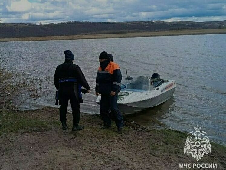 В Татарстане во время ночной рыбалки с лодки пропали двое мужчин
