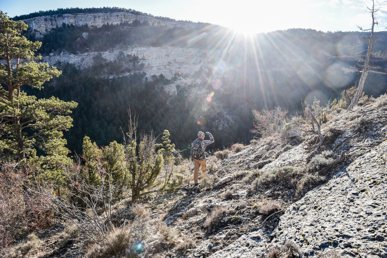 Изображение Автор ищет в горах горного козла. Фото: outdoorlife.com