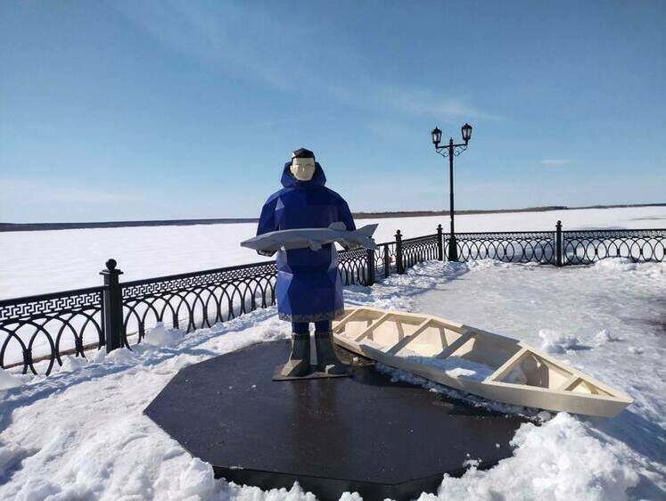 Изображение Любимый сургутчанами арт-объект ханта с щукой вернули на набережную