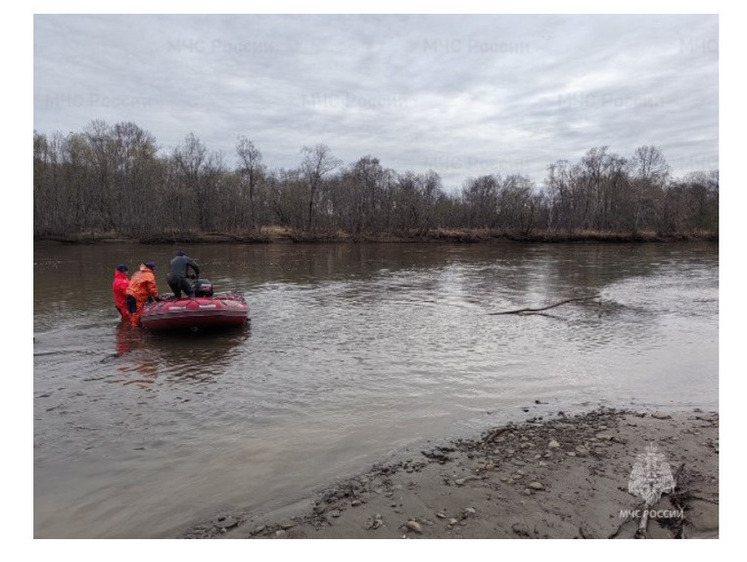 Изображение Охотник с лодкой пропал на реке Поронай три дня назад