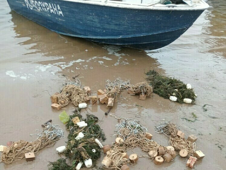 Изображение Из Волги достали еще полтора километра сетей и 36 переметов
