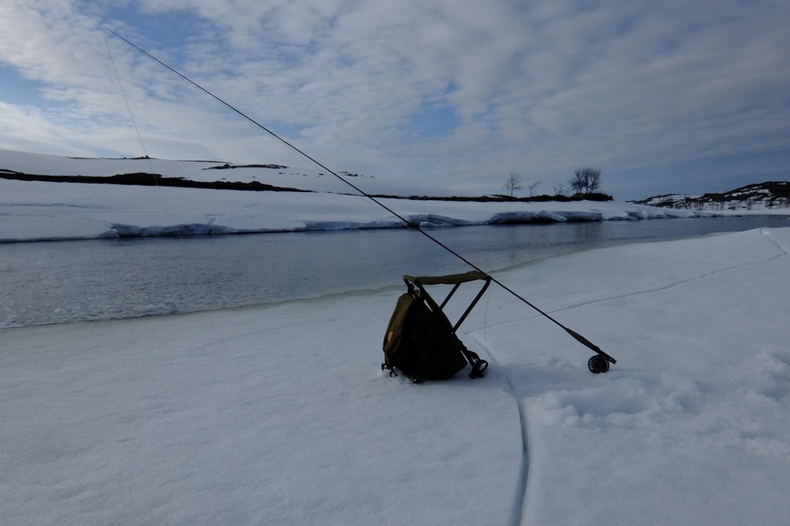 Изображение Все готово к первой в этом сезоне нахлыстовой рыбалке. Фото: Шеляга Геннадия. 
