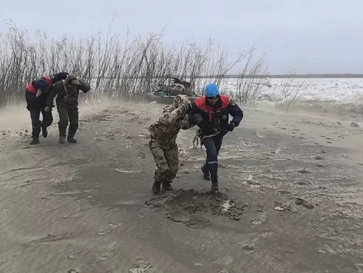Изображение Двум якутским охотникам выставили счет за вертолет МЧС