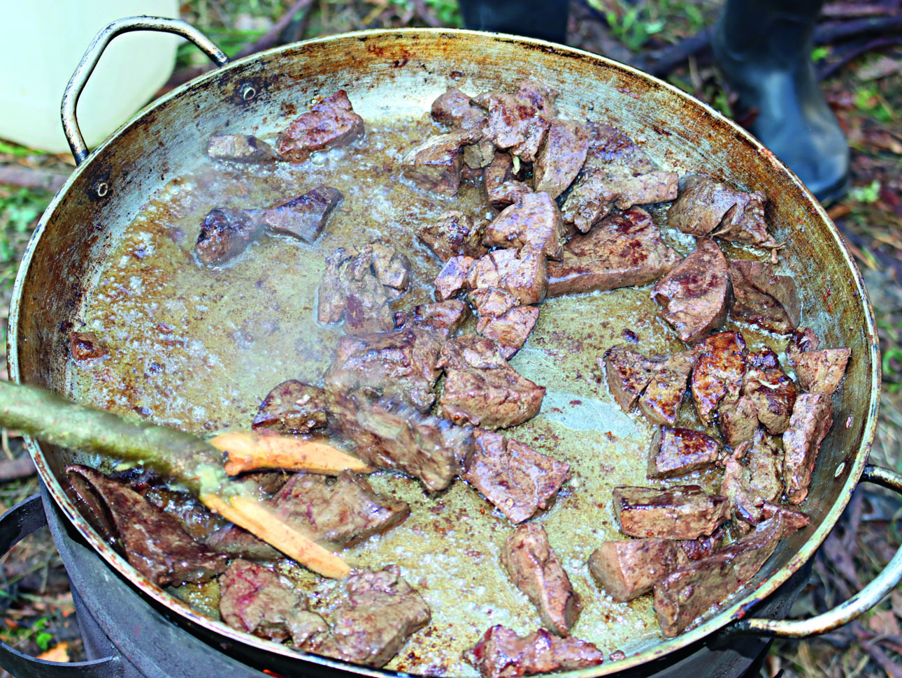 Изображение Что может быть вкуснее, чем приготовленная на костре печень только что добытого зверя! фото Дмитрий ВАСИЛЬЕВ