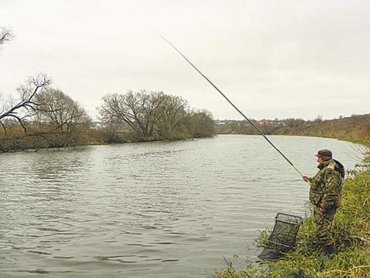 В предзимье с поплавком