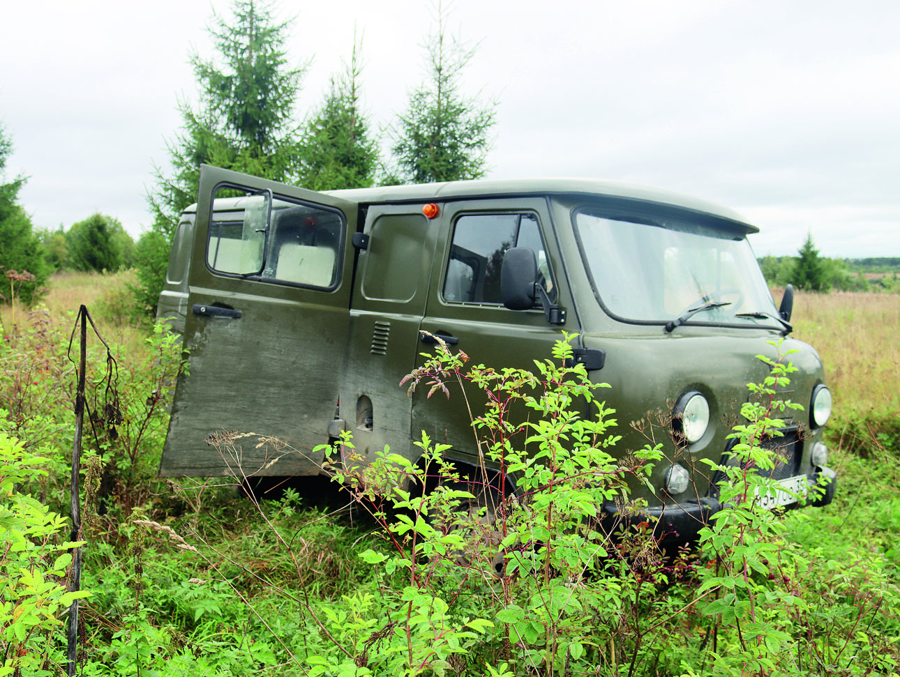 Изображение За 60 лет этот внедорожник совсем не изменился и до сих пор незаменим 
в лесу. Фото: Дмитрий ВАСИЛЬЕВ 
