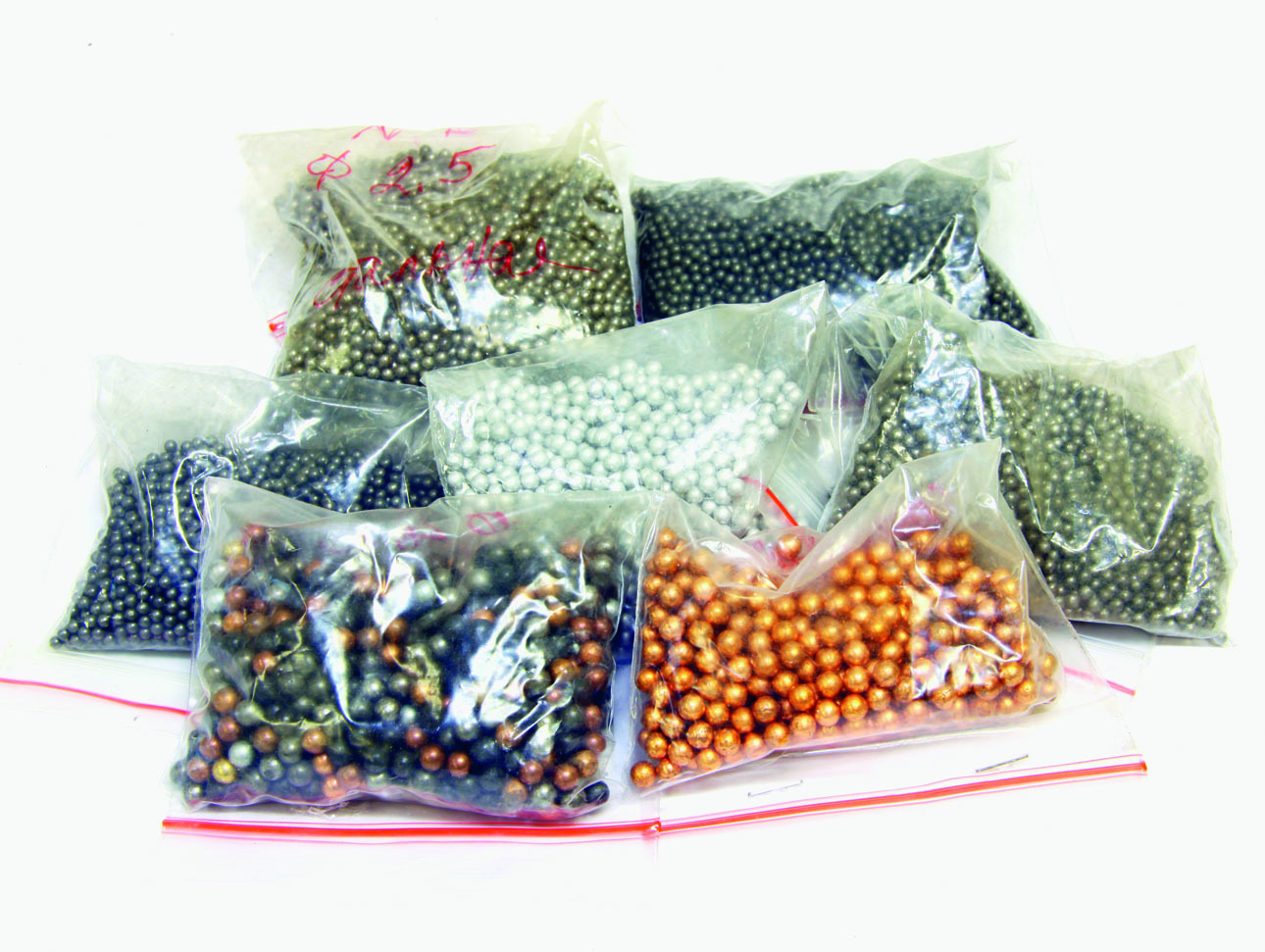 Изображение Сегодня все компоненты, кроме капсюлей и пороха, можно приобрести в интернет-магазинах. ФОТО АНТОНА ЖУРАВКОВА 