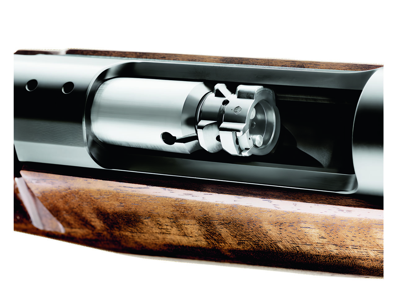 Изображение В Mauser 12 принята схема запирания с шестью боевыми упорами, по три в два ряда, что позволяет использовать затвор для любых калибров.
Фото M03-Pure_USP-2-Veriegelung-im-Lauf-und-massive-Stahlhüls 