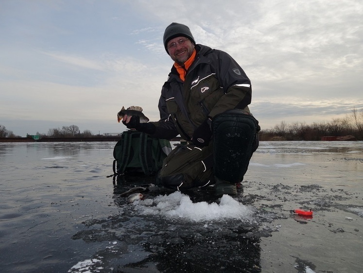 Безмотылка на первом льду