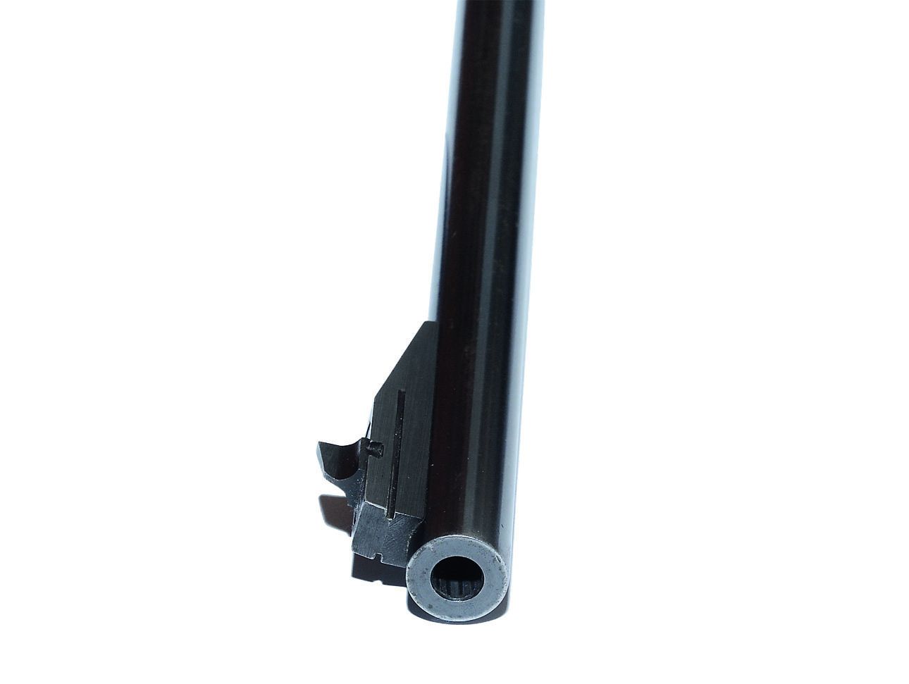 Изображение Ствол достаточно толстый, поэтому у карабина отличный бой. Фото: Сергей СМОЛНИН 