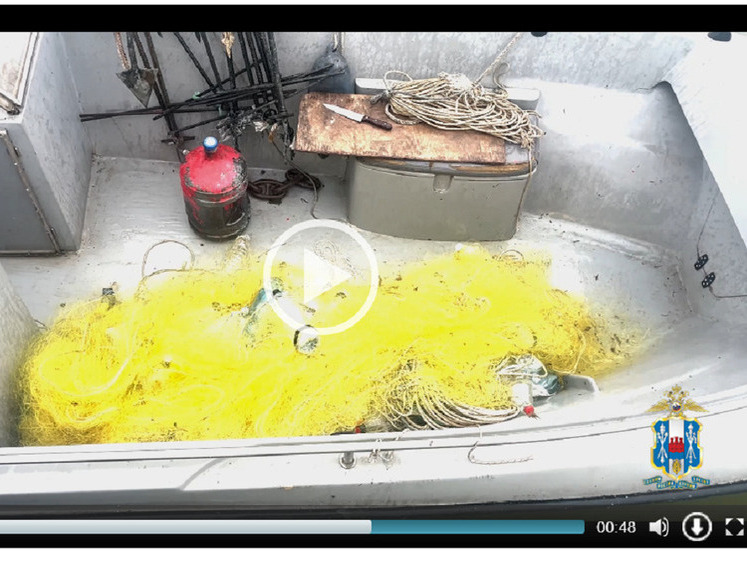 Из Таганрогского залива подняли еще 850 м сетей