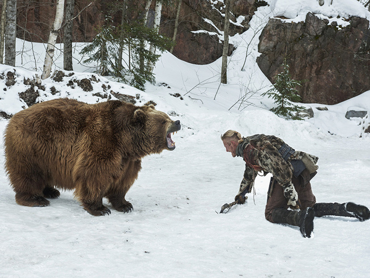 Уроки Сотника. На лабазе - разделанные туши сохатого и медведя