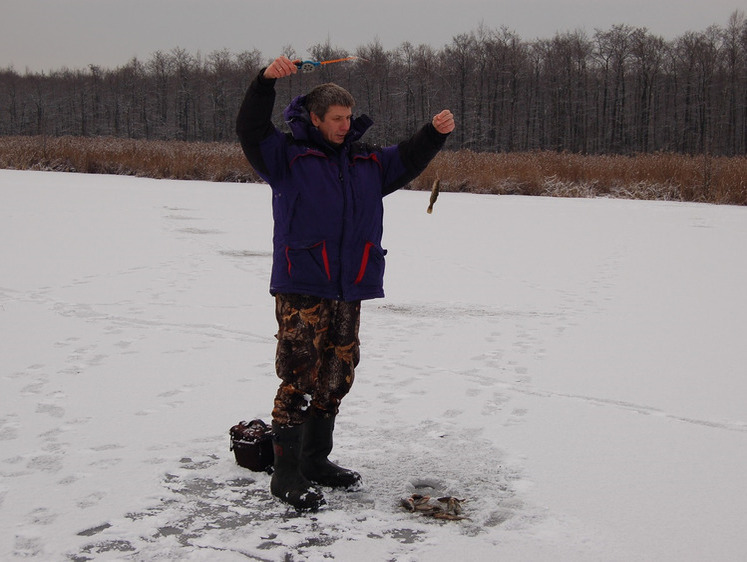 По данным МЧС подмосковный лед дорос только до 7 см