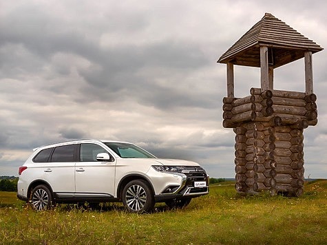 Mitsubishi Outlander: роман с бриллиантами