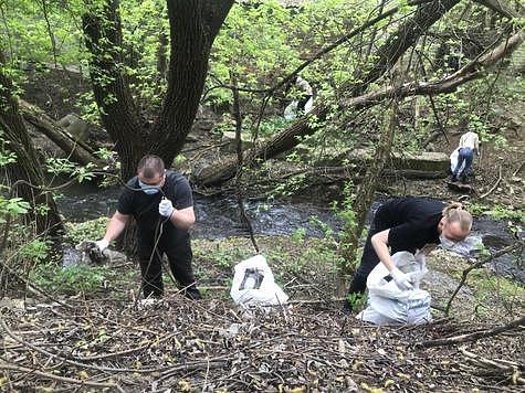 Изображение Под Калугой много воды и мусора