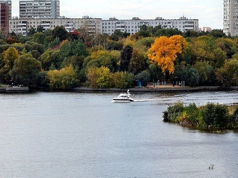 Изображение Бутаковский залив продолжают загрязнять