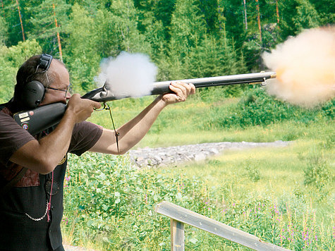 Изображение Норвежская сага: стрельба черным порохом из дульнозарядного оружия