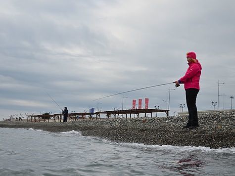 Изображение Что женщины делают на рыбалке?