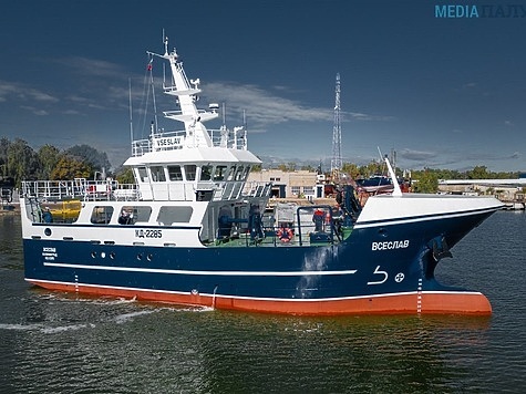 Изображение Калининградским рыбакам передано новое судно для прибрежного лова